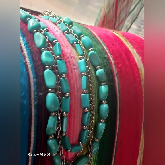 Selling a large bag of necklace.Lots of vintage to CHOOSESilver, turquoiseETC